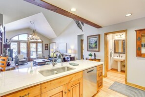 Interior - Seasons Lodge at Arrowhead: Beaver Creek Condo! (Edwards)