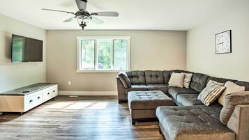 House (6 Bedrooms) | Interior