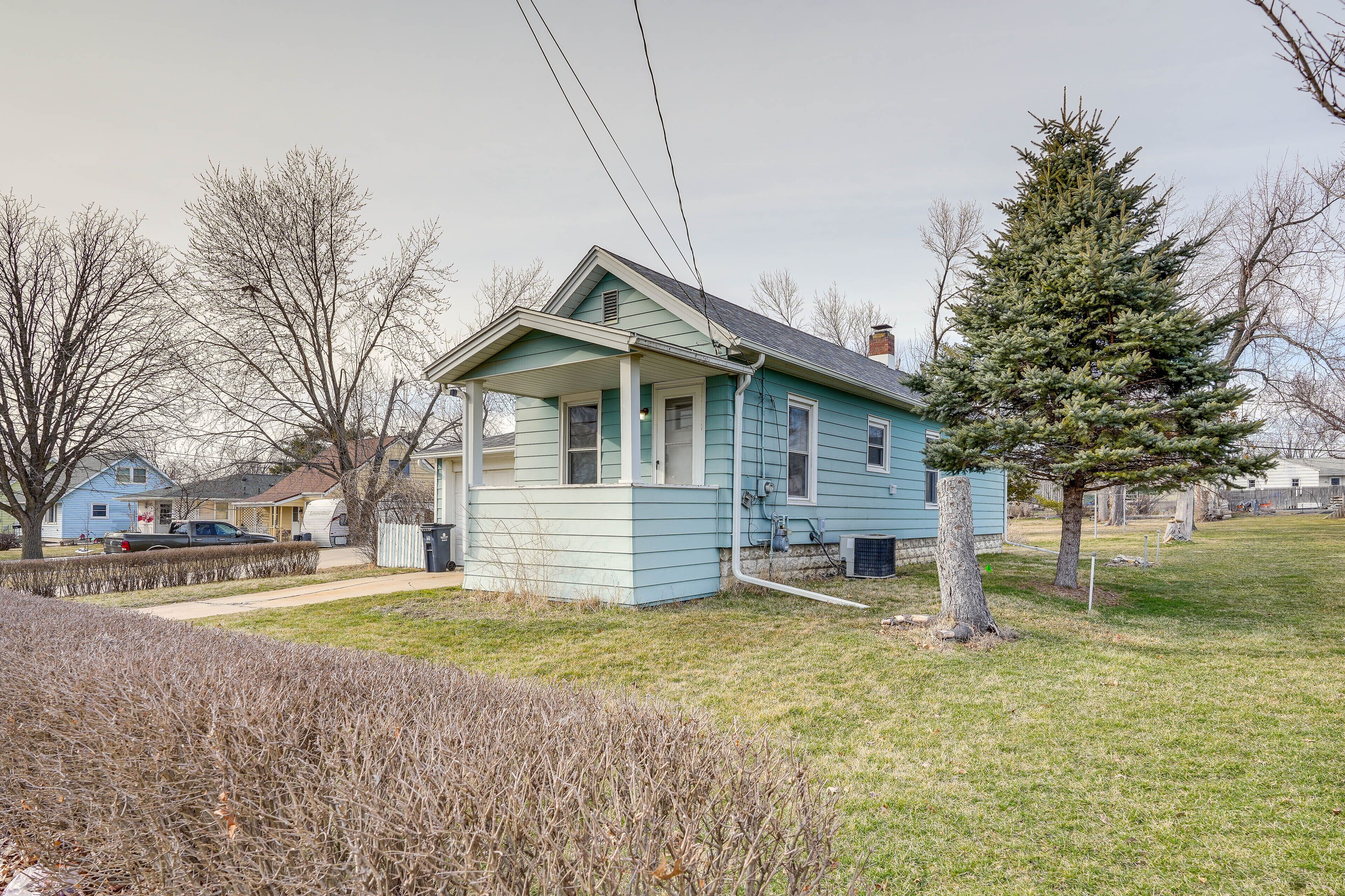 Cedar Rapids Vacation Home Near Downtown District!