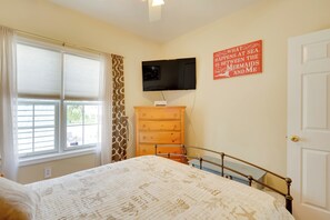 Interior - Breezy Wildwood Condo ~ 2 Blocks to Beach! (Wildwood)