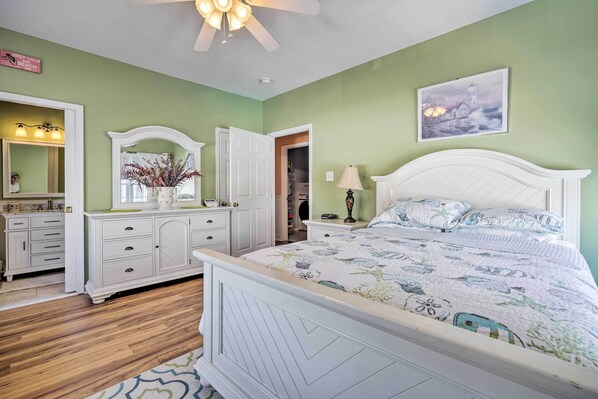 Interior - Breezy Wildwood Condo ~ 2 Blocks to Beach! (Wildwood)