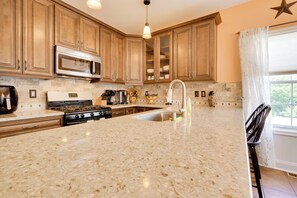 Interior - Breezy Wildwood Condo ~ 2 Blocks to Beach! (Wildwood)