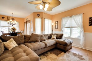 Apartment (3 Bedrooms) | Interior - Breezy Wildwood Condo ~ 2 Blocks to Beach! (Wildwood)