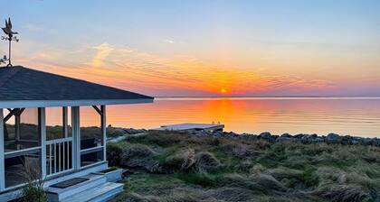 Bayfront Gem w/ Amazing Water Views + Pond!