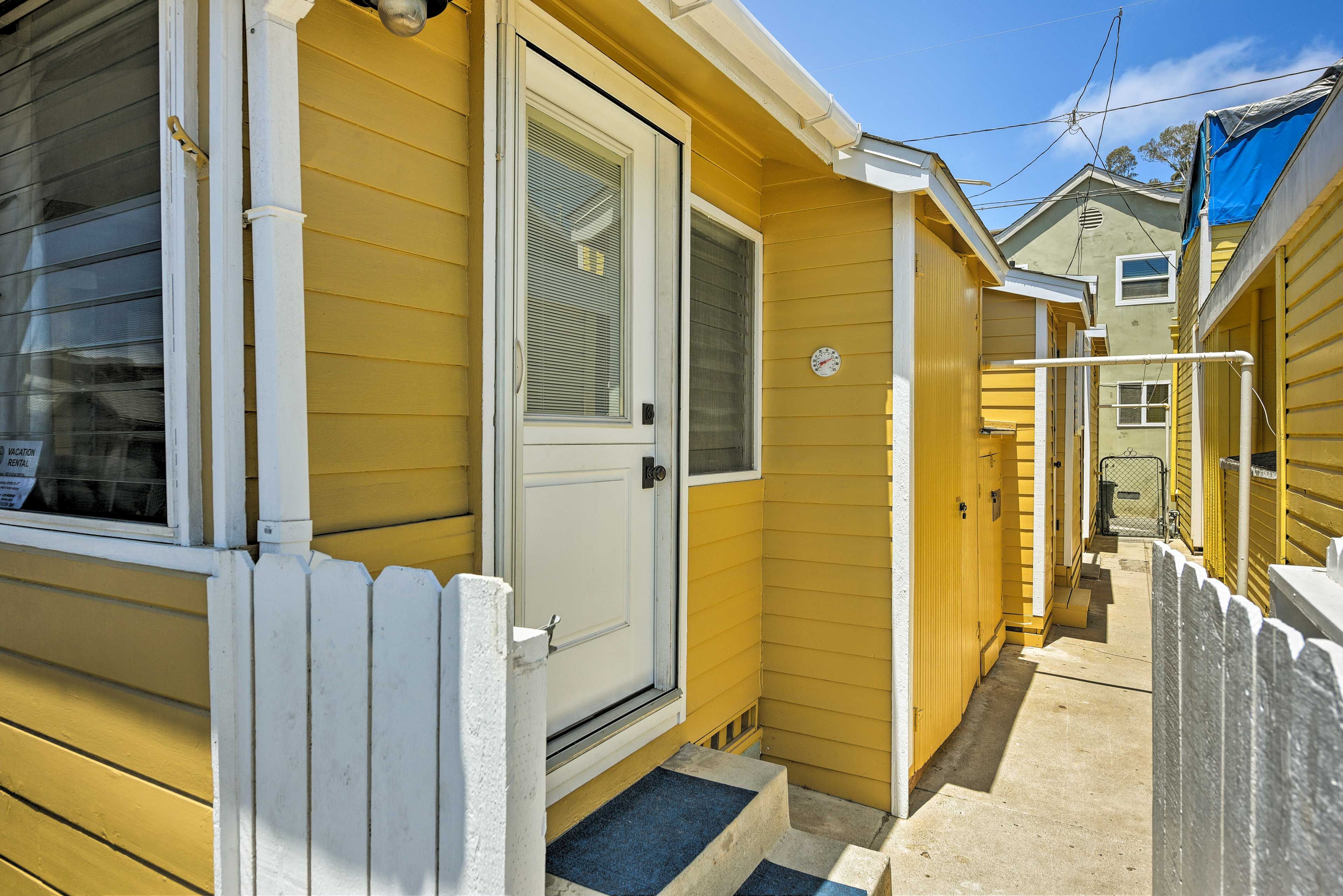 A narrow, yellow-sided corridor leading to a door with a white picklock.