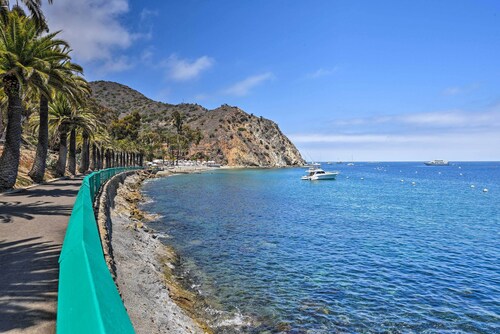 Catalina Island Cottage - Walk to Main St & Beach!