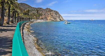 Catalina Island Cottage - Walk to Main St & Beach!