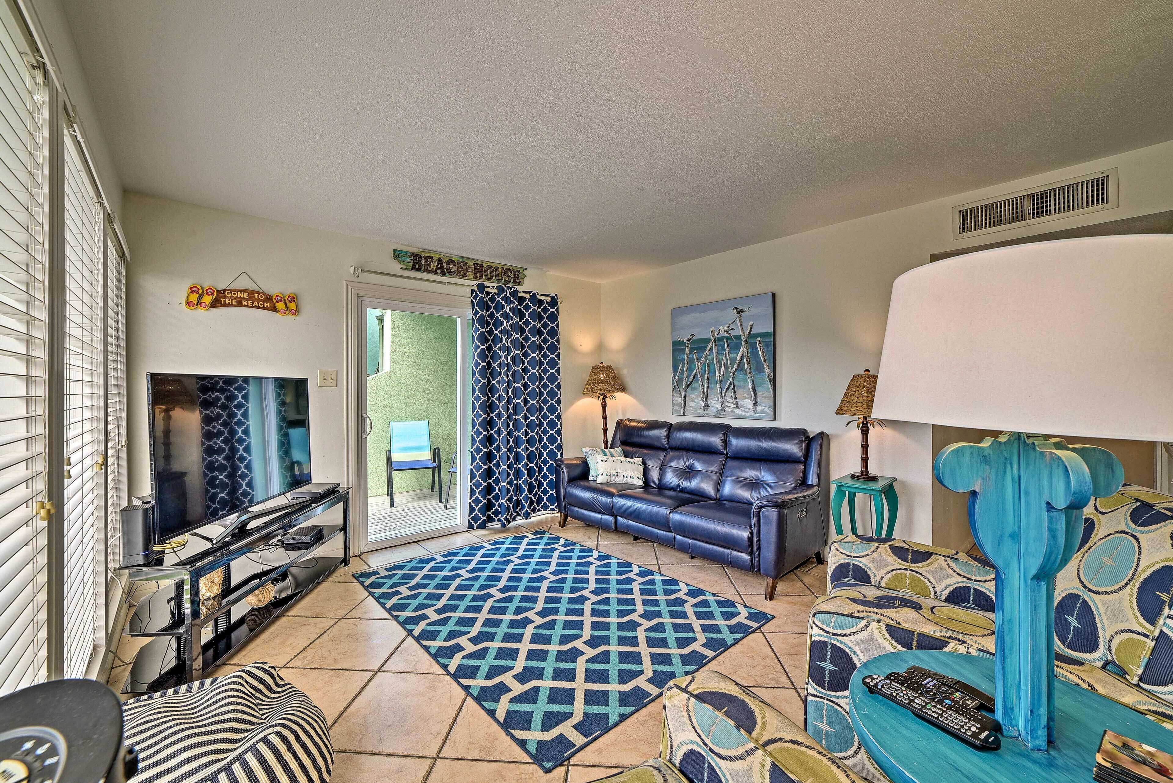 Breezy Corpus Christi Condo w/ Deck + Fishing Dock