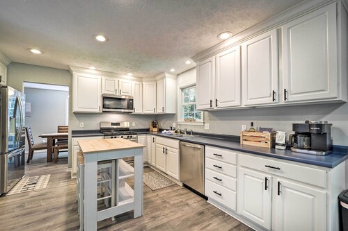 Beulah Family Home ~ 2 Mi to Dtwn + Beach!