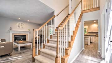 House (5 Bedrooms) | Interior