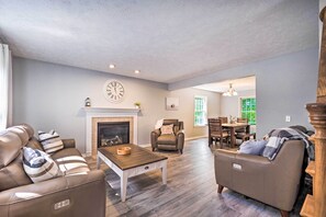 House (5 Bedrooms) | Living area | TV, fireplace - Beulah Family Home ~ 2 Mi to Dtwn + Beach! (Beulah)