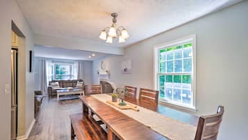 House (5 Bedrooms) | Interior