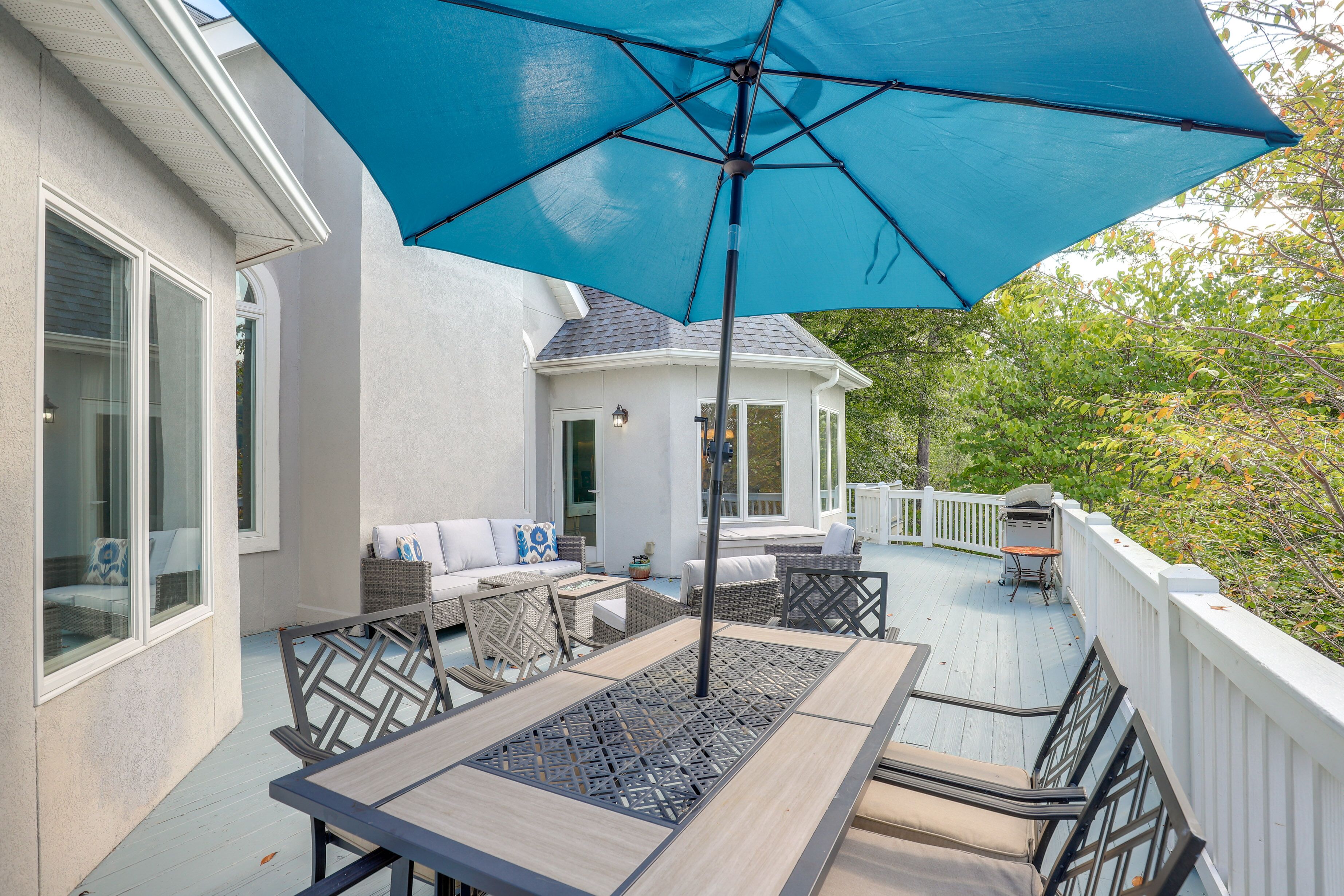 Asheville Home W/hot Tub & Lavish Game Room!