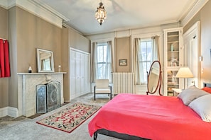 Apartment (1 Bedroom) | 1 bedroom, iron/ironing board, bed sheets