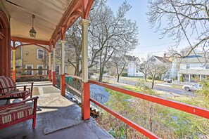 Property grounds - Centrally Located Apt in Victorian Mansion! (Poughkeepsie)