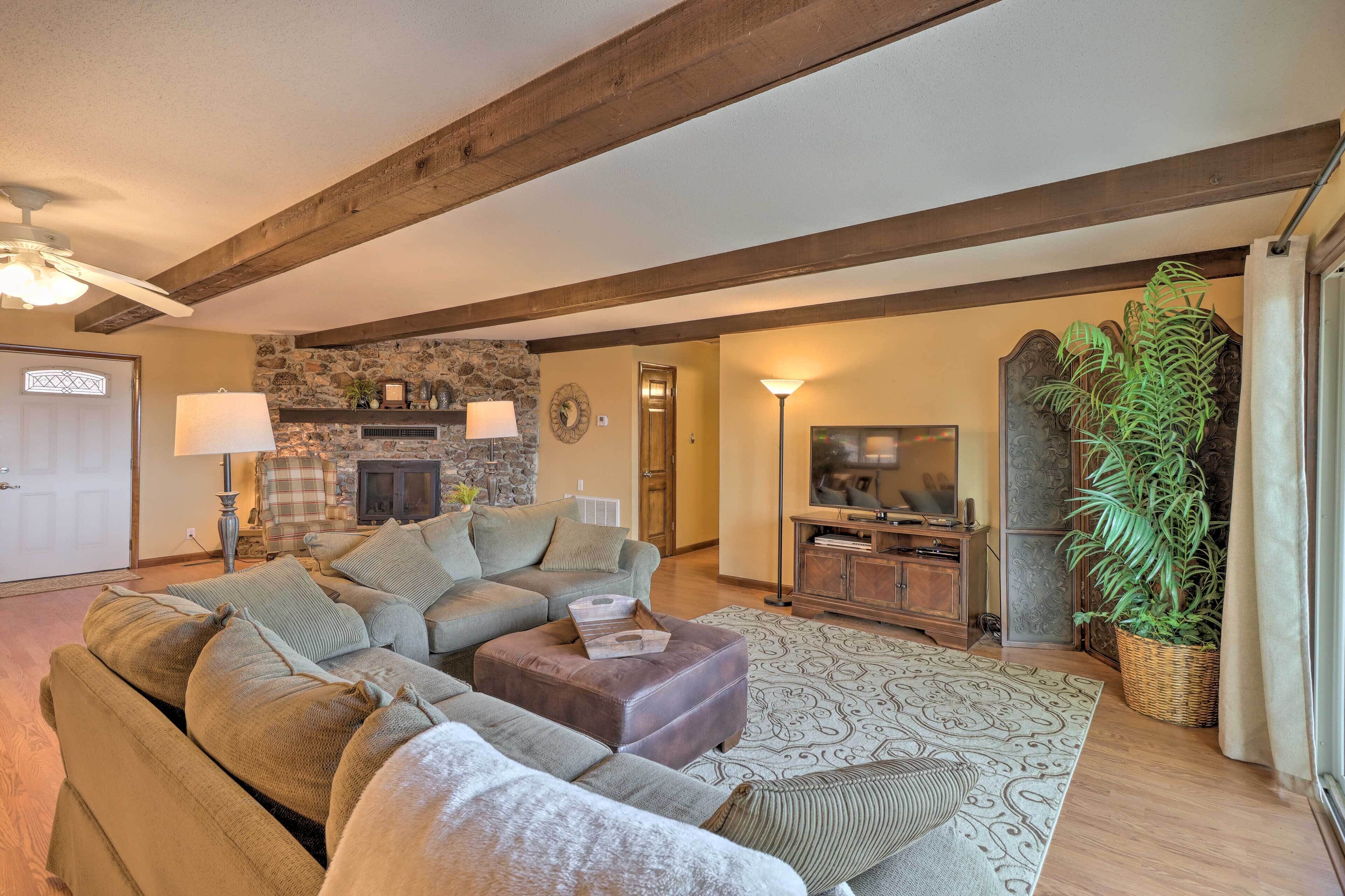 Charming Mountain Home Retreat w/ Lake Views!