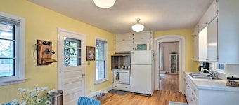 Bright Clear Lake Getaway, 4 Blocks to Downtown!