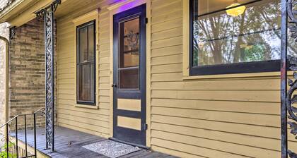 Bright Clear Lake Getaway, 4 Blocks to Downtown!