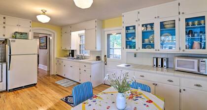 Bright Clear Lake Getaway, 4 Blocks to Downtown!