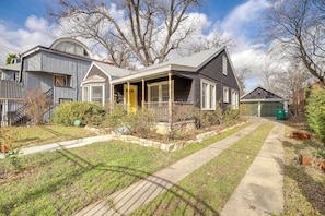 House (2 Bedrooms) | Front of property - Charming Historic Houston Home w/ Yard! (Houston)