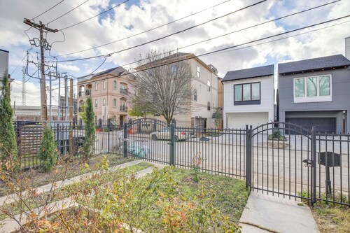Charming Historic Houston Home w/ Yard!