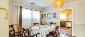 Charming Historic Houston Home w/ Yard!