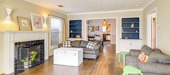 Charming Historic Houston Home w/ Yard!