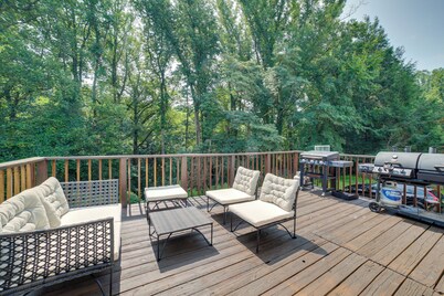 Charming Vacation Rental: 15 Mi to Pittsburgh