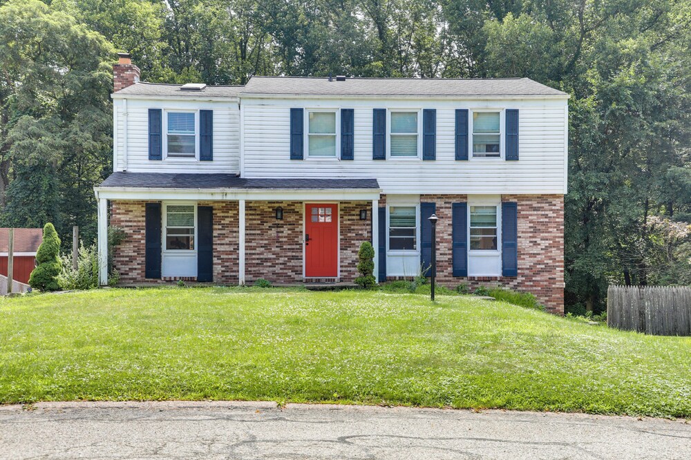 Charming Vacation Rental: 15 Mi to Pittsburgh