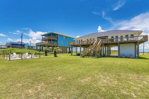 Interior - Beach Access: Renovated 'casa Bonita Surfside' (Freeport)