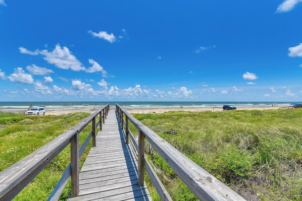 Interior - Beach Access: Renovated 'casa Bonita Surfside' (Freeport)