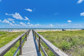 Interior - Beach Access: Renovated 'casa Bonita Surfside' (Freeport)