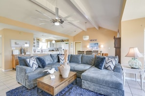 Interior - Beach Access: Renovated 'casa Bonita Surfside' (Freeport)
