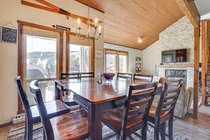 Apartment (1 Bedroom) | Interior - Charming Townhome - Walk to Greek Peak Mountain! (Cortland)