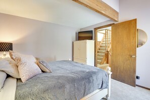 Apartment (1 Bedroom) | Interior - Charming Townhome - Walk to Greek Peak Mountain! (Cortland)