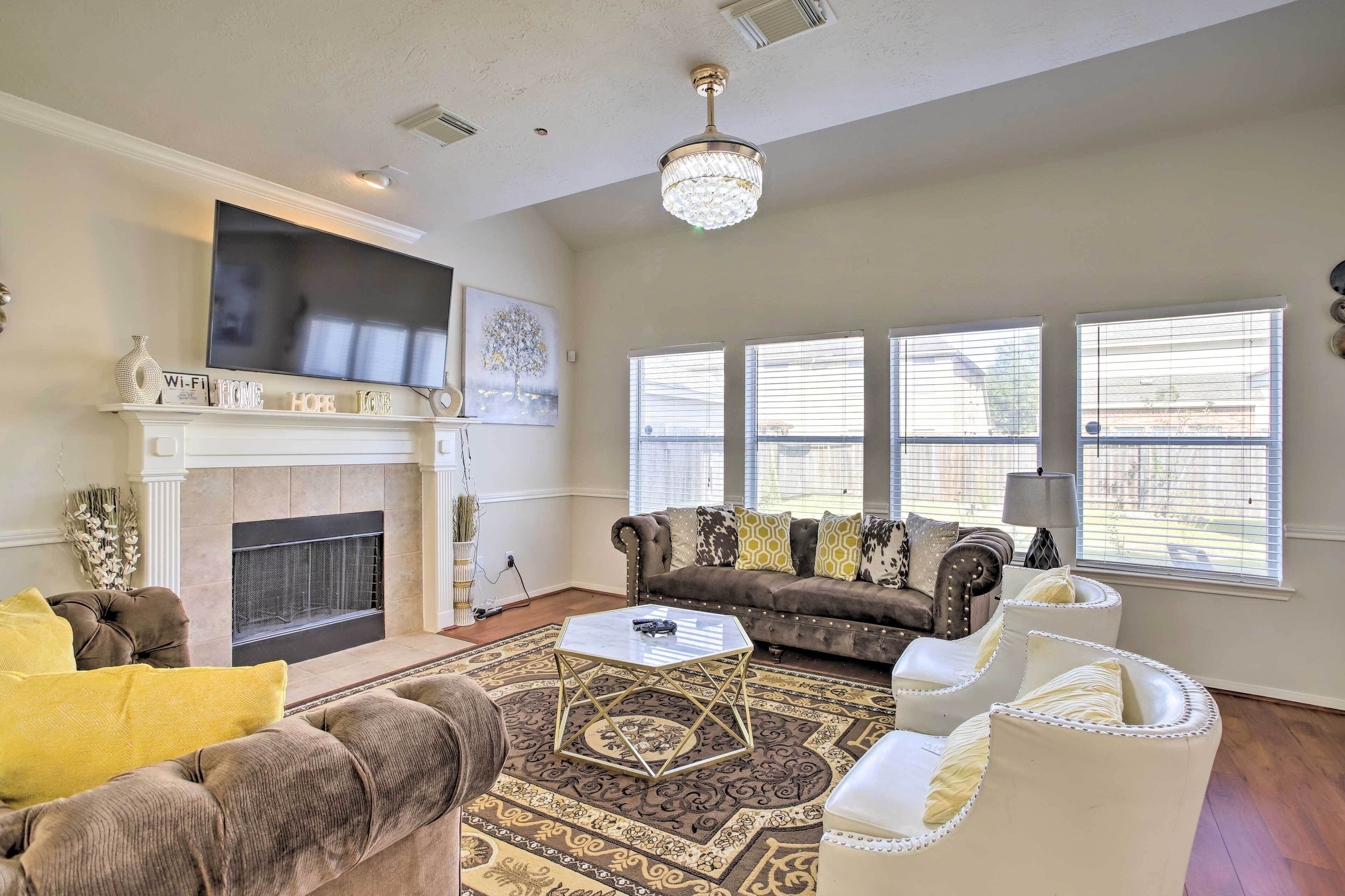 Charming Richmond House: Balcony and Yard!