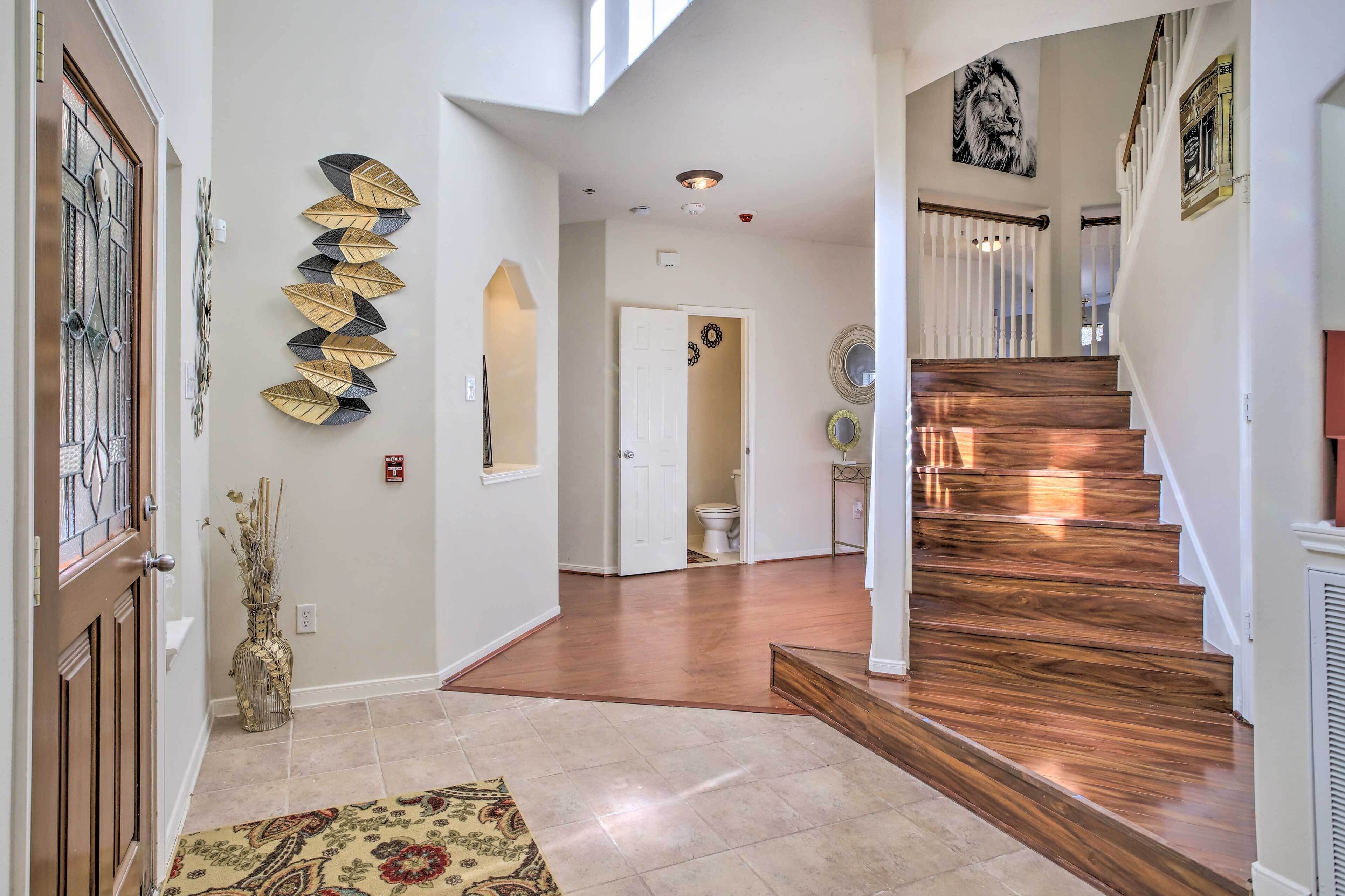 Charming Richmond House: Balcony and Yard!