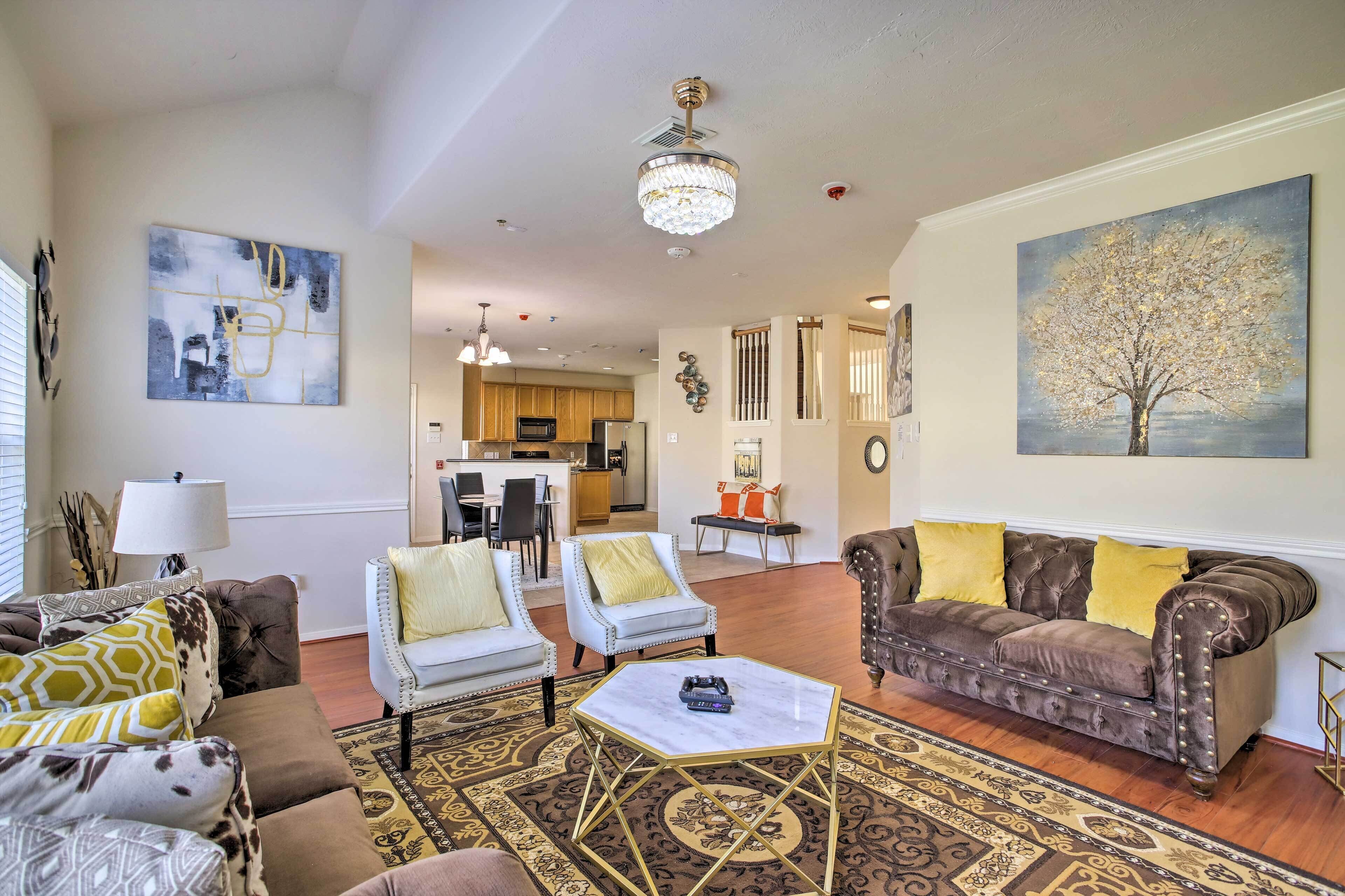 Charming Richmond House: Balcony and Yard!