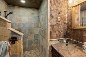 Shower - Cle Elum House: Mountain Views & River Access (Cle Elum)