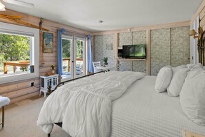 3 bedrooms, iron/ironing board, bed sheets - Cle Elum House: Mountain Views & River Access (Cle Elum)