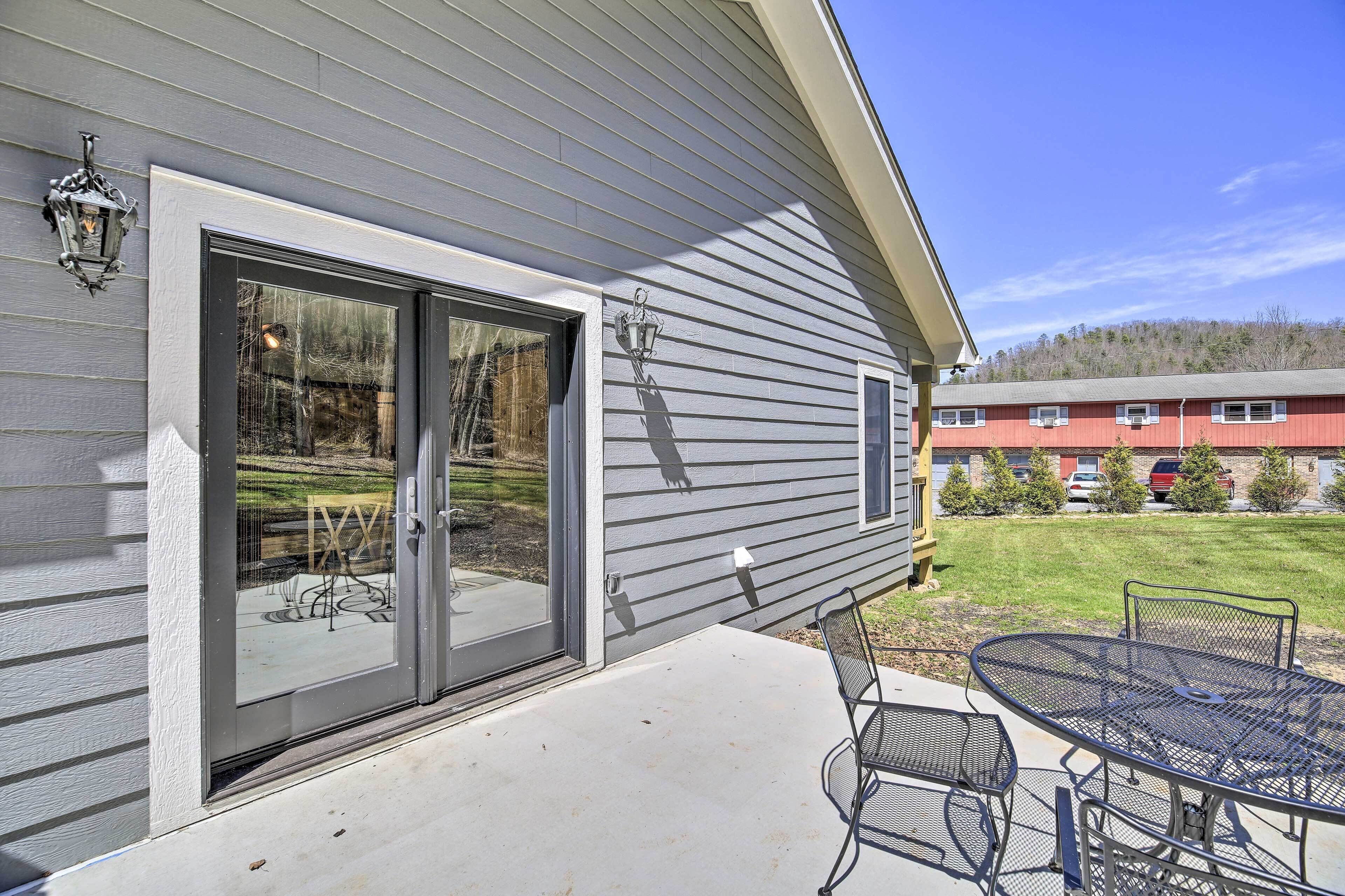 Cozy Damascus Cottage w/ Outdoor Amenities