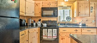 Cozy Cabin in Parsons: Hike, Fish & Explore!