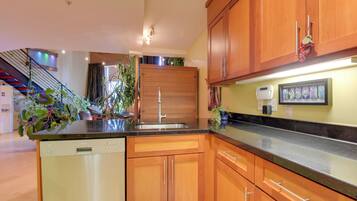 Apartment (0 Bedroom) | Interior