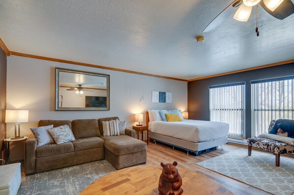 Laptop workspace, bed sheets - Cozy Brian Head Condo Near Hiking & Biking! (Brian Head)