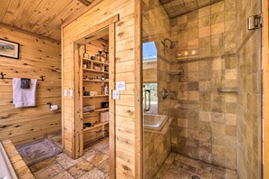 Bathroom - Cozy Cripple Creek Cabin w/ Mountain Views! (Victor)
