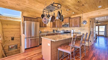 House (3 Bedrooms) | Private kitchen | Microwave, oven, stovetop, dishwasher