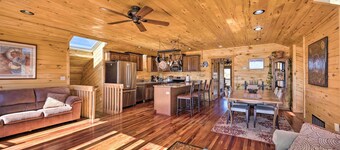 Cozy Cripple Creek Cabin w/ Mountain Views!