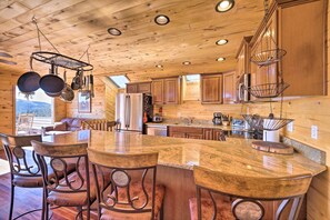 Microwave, oven, stovetop, dishwasher - Cozy Cripple Creek Cabin w/ Mountain Views! (Victor)