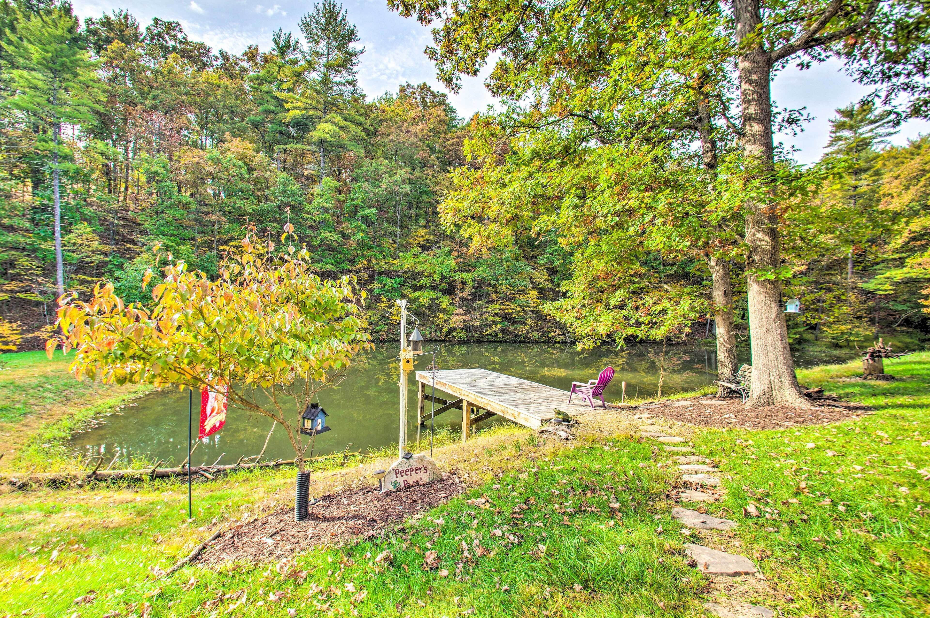 Charming Broadway Cottage w/ Private Deck!