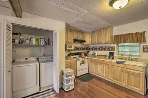 House (2 Bedrooms) | Interior - < 9 Mi to Ski Area! Family-friendly Elk Park Haven (Elk Park)